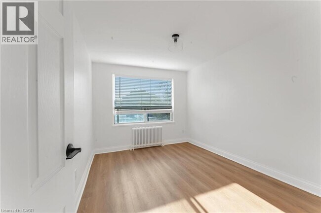 Photo du bâtiment - 57 Mericourt Rd