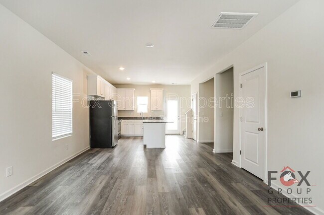 Building Photo - 523 Locust St