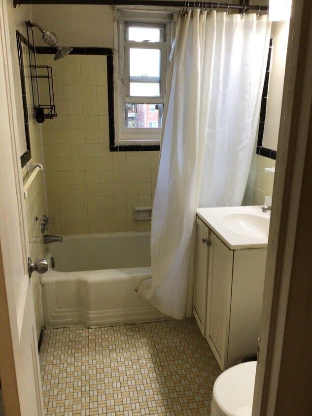 Building Photo - 163 Elmira St SW