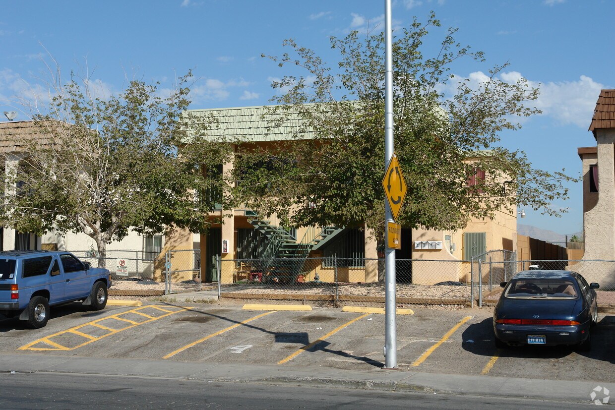Primary Photo - 3100 E Carey Ave