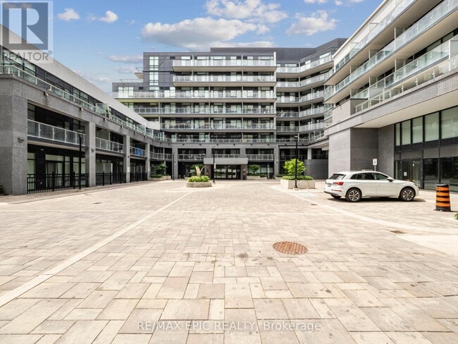 Building Photo - 621-621 Sheppard Ave E