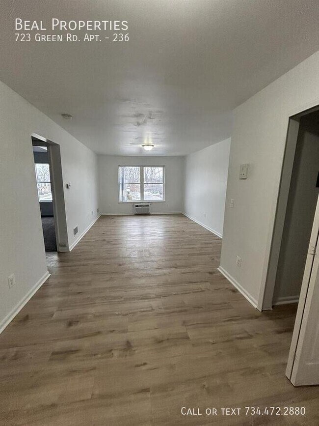 Building Photo - 723 Green Rd