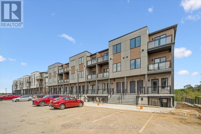 Building Photo - 940-940 St David St N