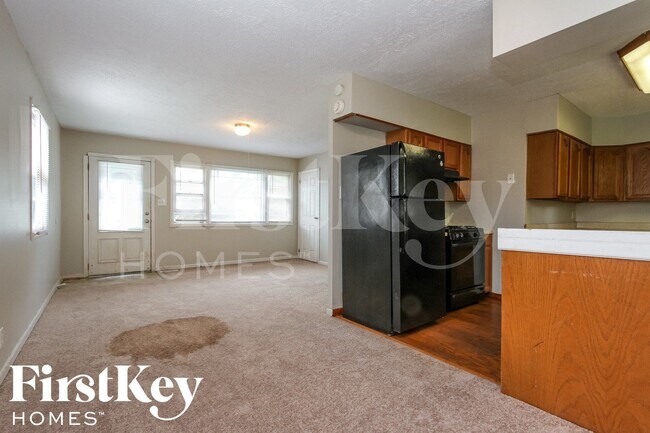 Building Photo - 1907 E Martin St