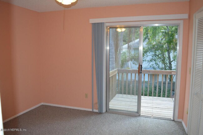 Foto del edificio - 2200 Marsh Point Rd