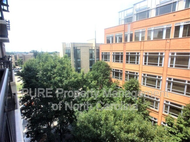 Foto del edificio - 718 W Trade St