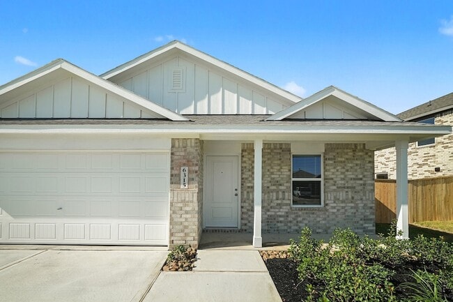 Building Photo - 6315 Linden Leaf Dr