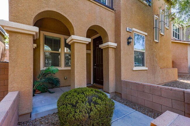 Building Photo - Nicely Upgraded Mountains Edge Gated Commu...