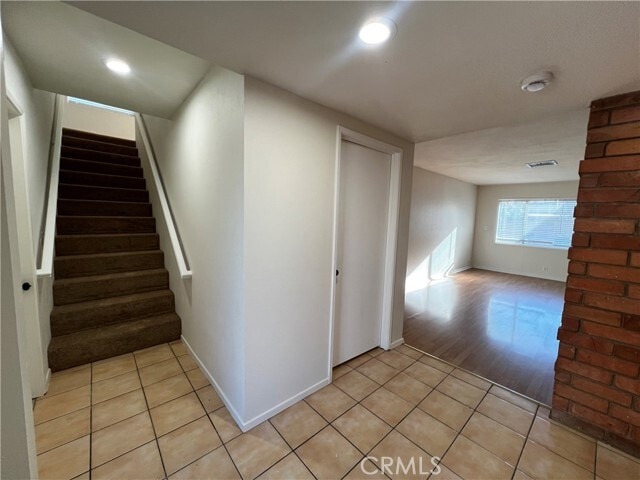 Building Photo - 616 S Archer St