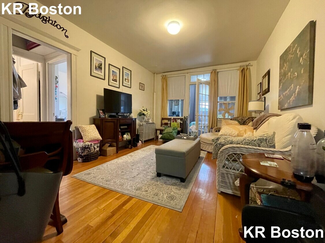 Primary Photo - 1669 Commonwealth Ave