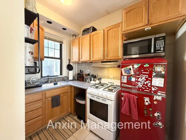 Building Photo - 310 Allston St