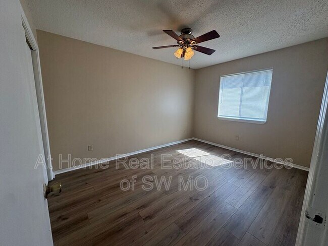 Foto del edificio - 933 S Wildan Ave