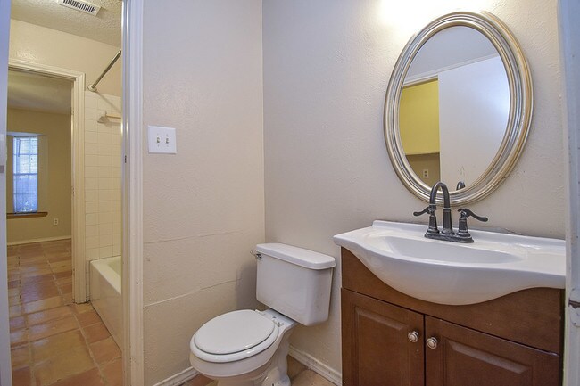 Foto del edificio - 2035 Countryside Village Blvd