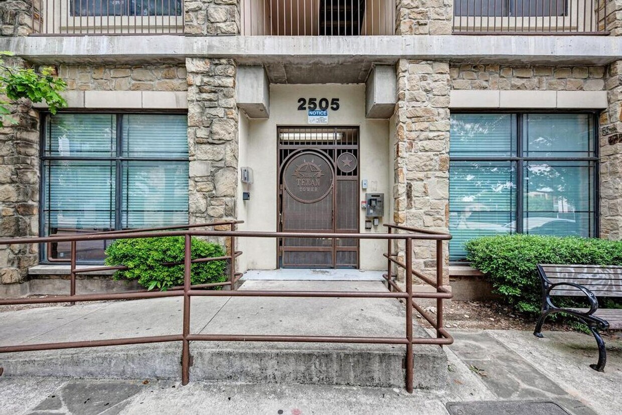 Foto principal - 2/2 Updated Condo in West Campus