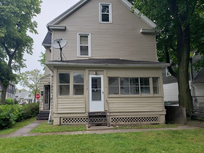 Building Photo - 320-322 Wisconsin St