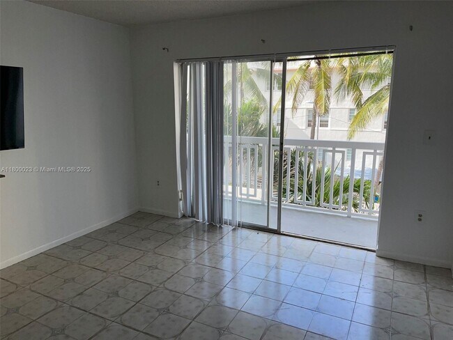 Building Photo - 1357 Collins Ave