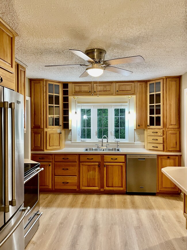 Building Photo - 6 Madeline St