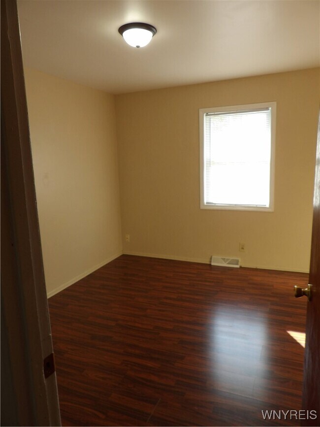 Building Photo - 10332 Transit Rd