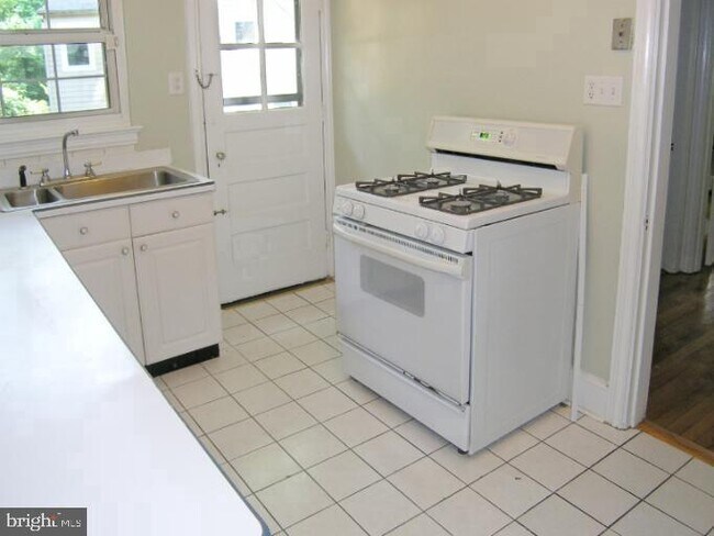 Foto del edificio - 417 Ellsworth Dr