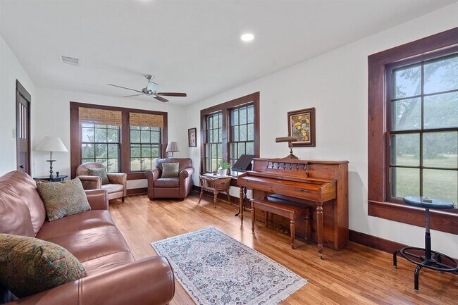Foto del edificio - 3468 Elder Hill Rd