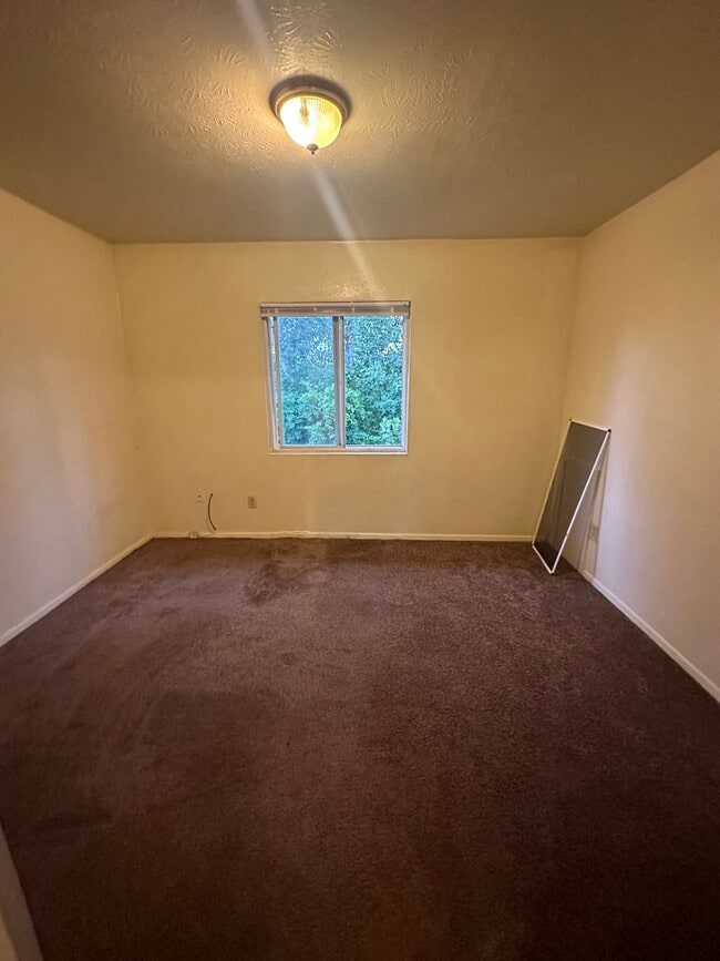 Building Photo - Warrensville Heights Townhome