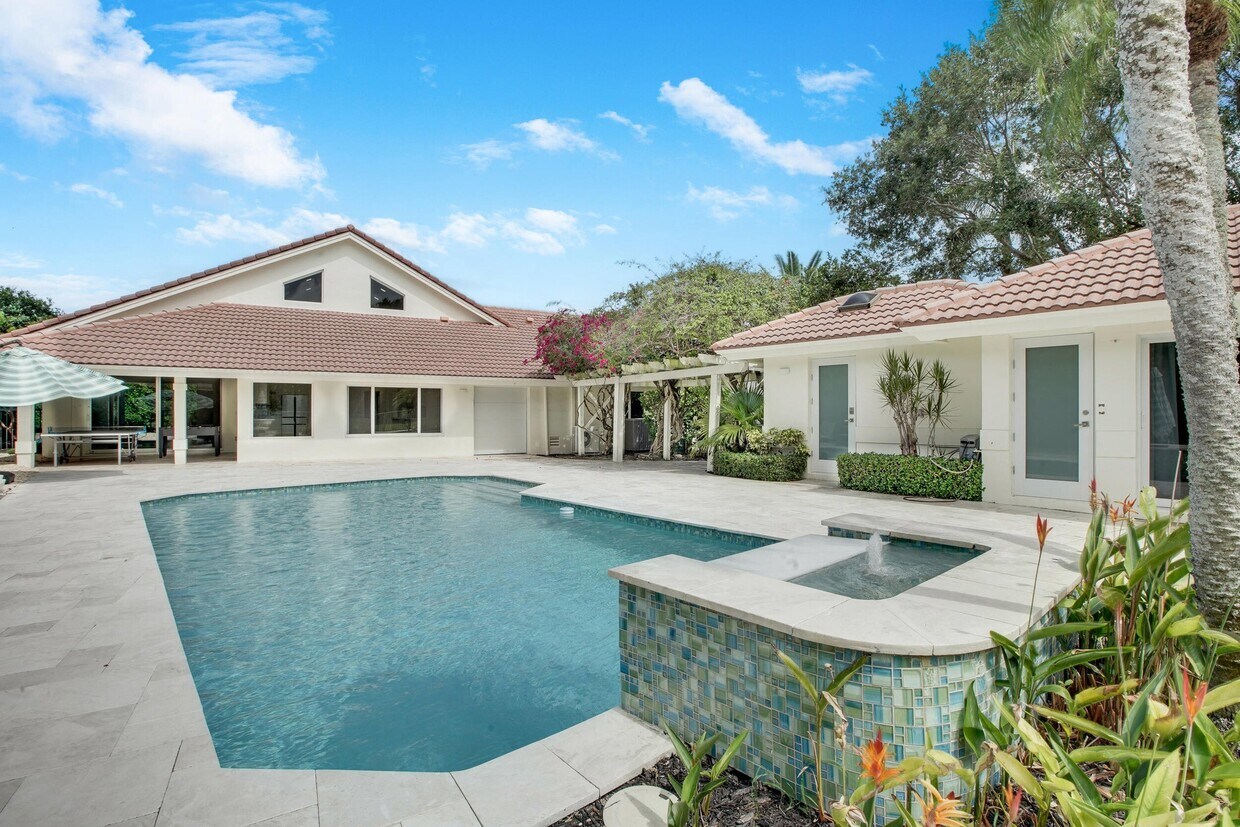 Foto principal - 7351 Valencia Dr