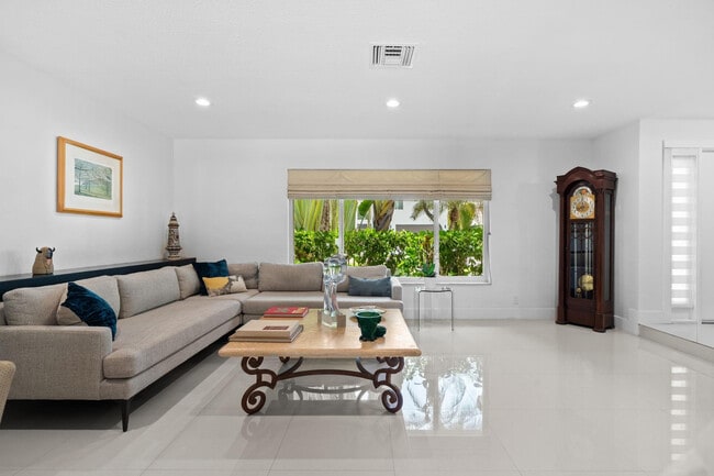 Foto del edificio - 326 Seven Isles Dr