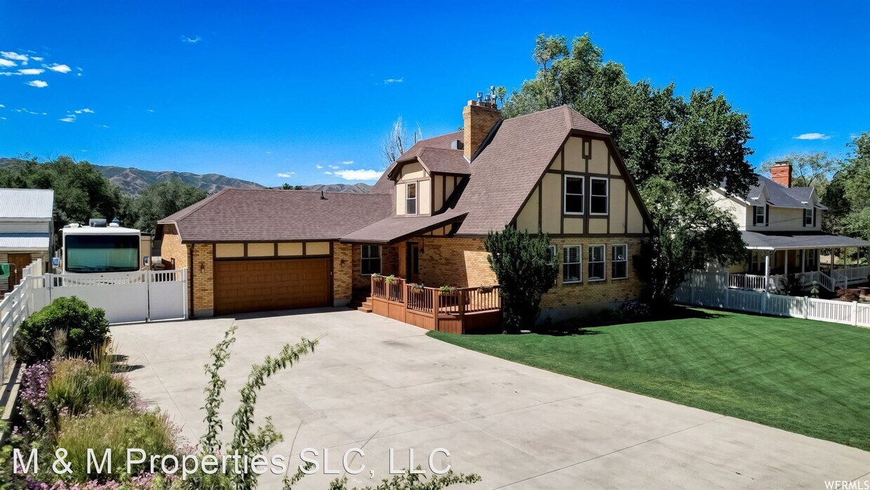 4 br, 3.5 bath House 1602 E 12500 S House Rental in Draper, UT