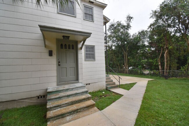 Foto del edificio - 217 and 219 E 6th Avenue