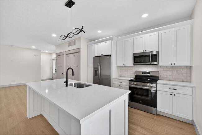Foto del edificio - 322-324 N Jefferson St