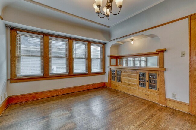 Building Photo - 5113 W Wisconsin Ave