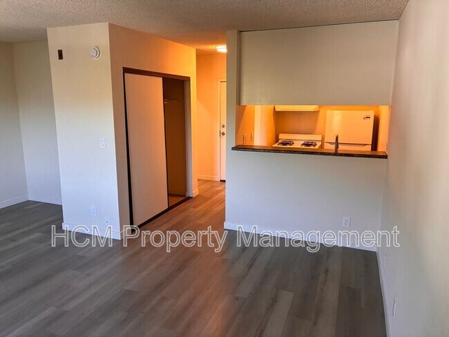 Foto del edificio - 10231 Pinewood Ave