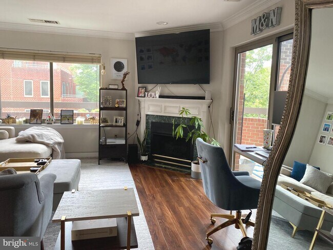 Foto del edificio - 1050 N Stuart St