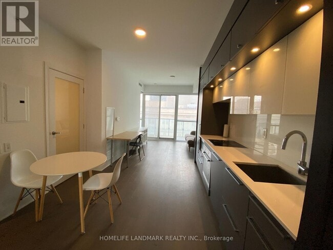 Building Photo - 15-1115 Grenville St