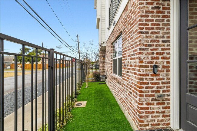 Foto del edificio - 4905 Avenue J Ave