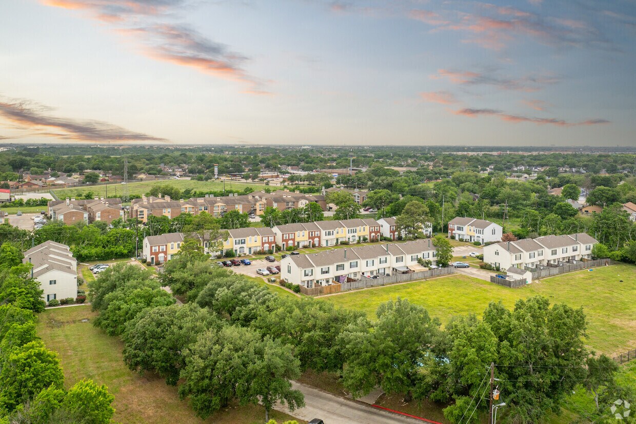 Contexto - 12910 Ashford Point Dr