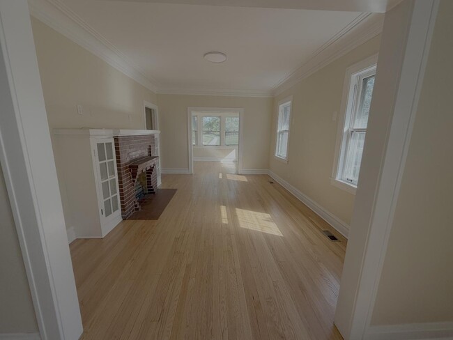 Building Photo - 32 S Monterey Ave