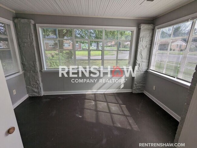 Building Photo - Historic Longview Heights Neighborhood of ...