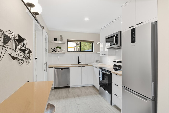 Kitchen - 70 Walts Ln