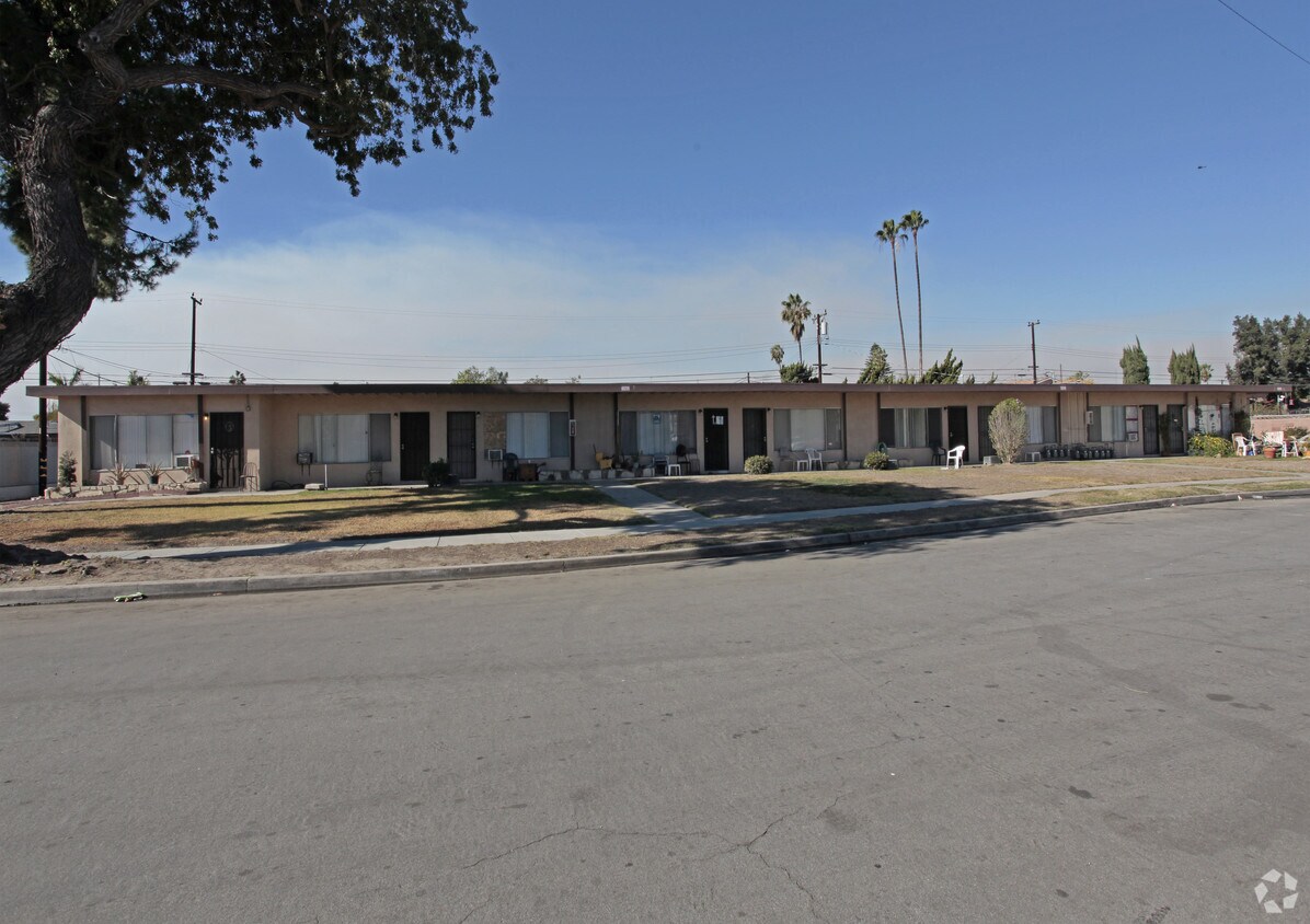 Building Photo - 11211 Steele Dr