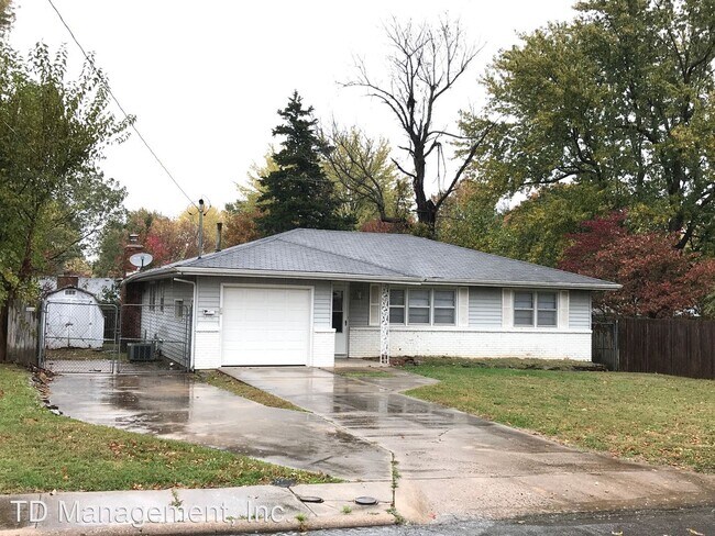 Foto del edificio - 3 br, 1 bath House - 2023 E Page