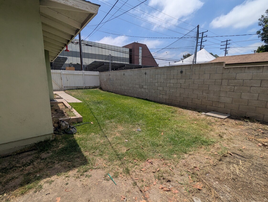 Foto del edificio - 10694 Chestnut St