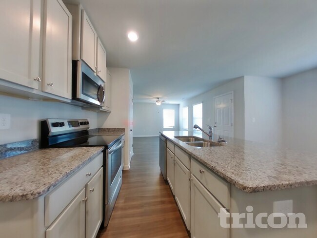 Foto del edificio - 561 Fairview Oak Pl