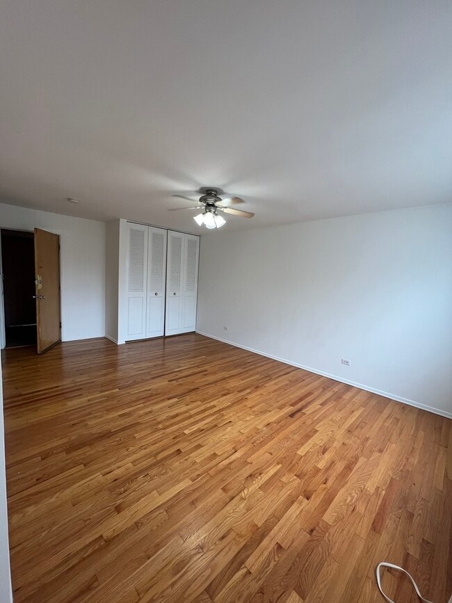 Building Photo - 6250 N Kenmore Ave