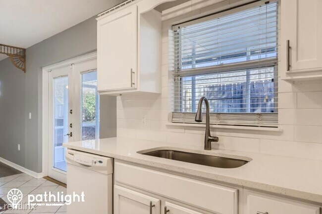 Building Photo - 4 br, 3 bath House - 100 Oak View Pl UNIT