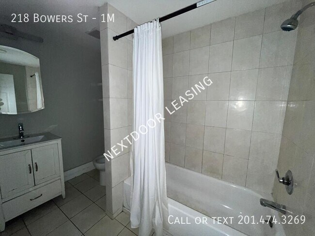 Building Photo - 218 Bowers St