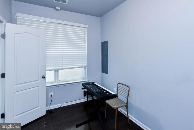 Building Photo - 608 Parkside Pl NE