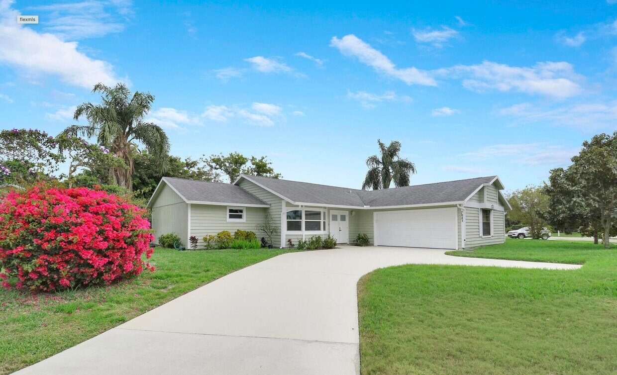 Foto principal - 7843 SE Lexington Ave