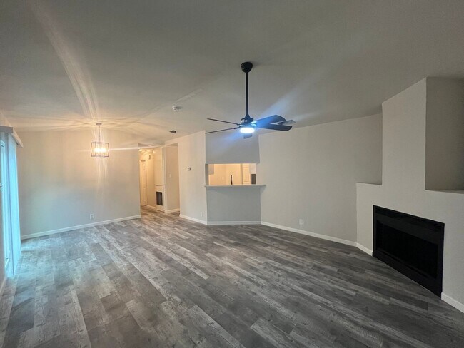 Foto del edificio - 4007 Sunrise Creek Dr