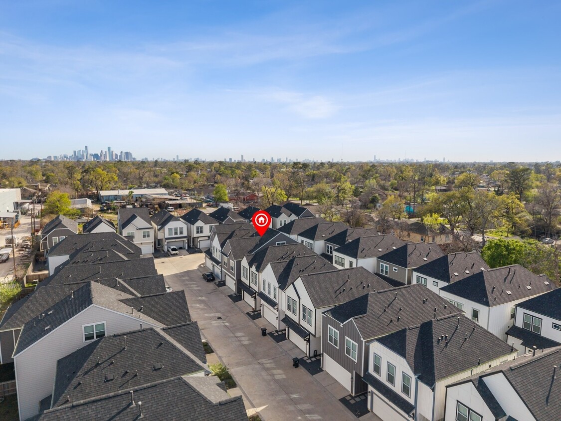 Foto principal - 8411 Berry Brush Ln